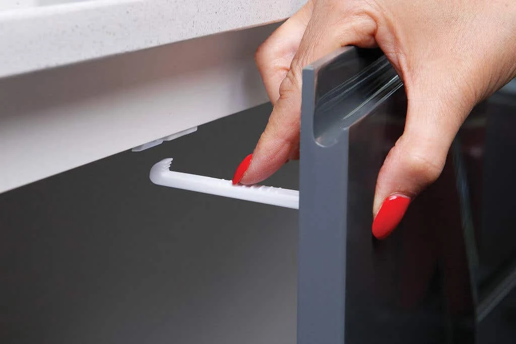 Dreambaby Safety Catches - 6 Pack 4 Dreambaby Safety Catches - 6 Pack - Image 2