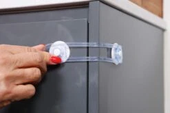 Dreambaby Multi-Purpose Latch 7 Dreambaby Multi-Purpose Latch -Home Hardware 2237691 3 2