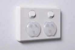 Dreambaby Outlet Plugs 24 Pack 8 Dreambaby Outlet Plugs 24 Pack -Home Hardware 3227022 2 4