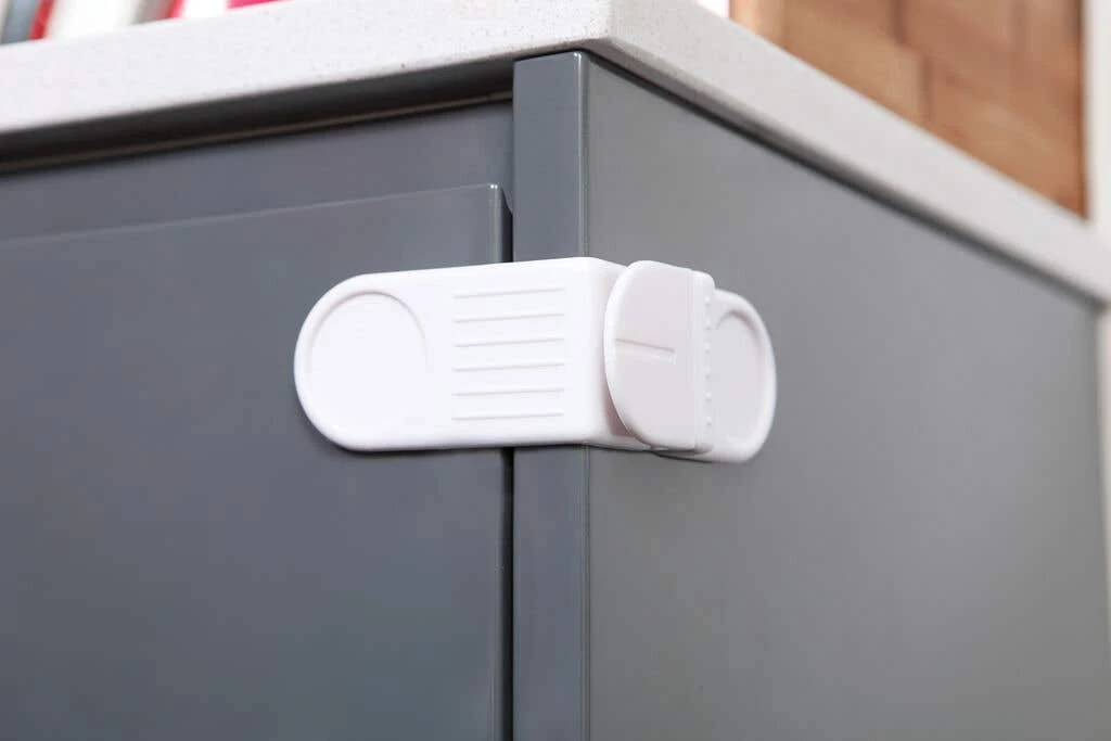 Dreambaby Angle Locks - 4 Pack 4 Dreambaby Angle Locks - 4 Pack - Image 2