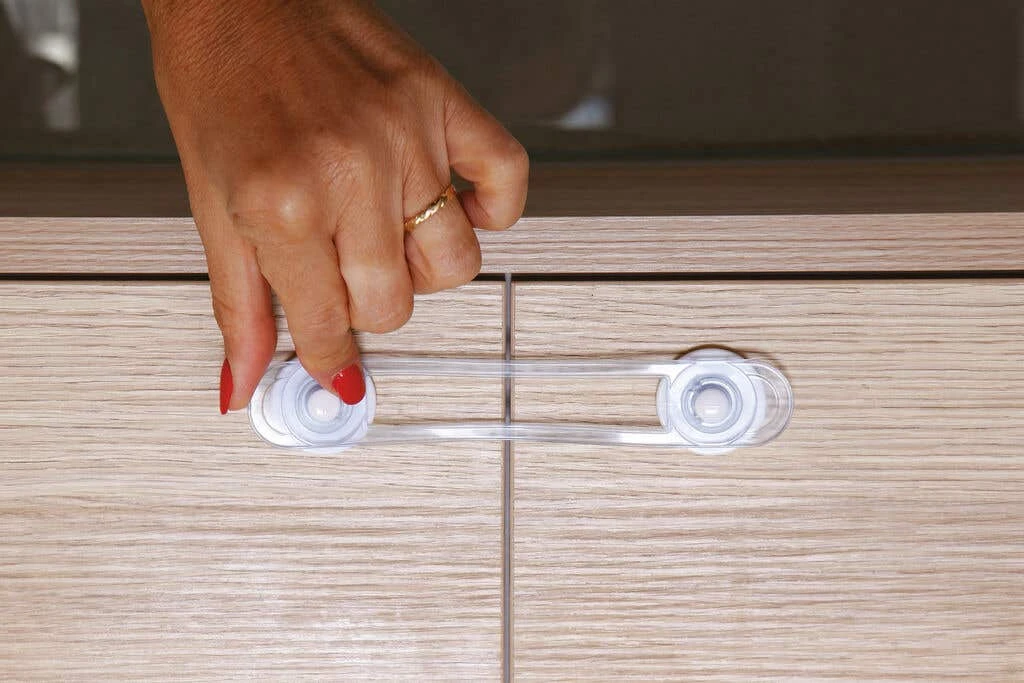 Dreambaby Mini & Multi-Purpose Latches - 7 Pack 4 Dreambaby Mini & Multi-Purpose Latches - 7 Pack - Image 2