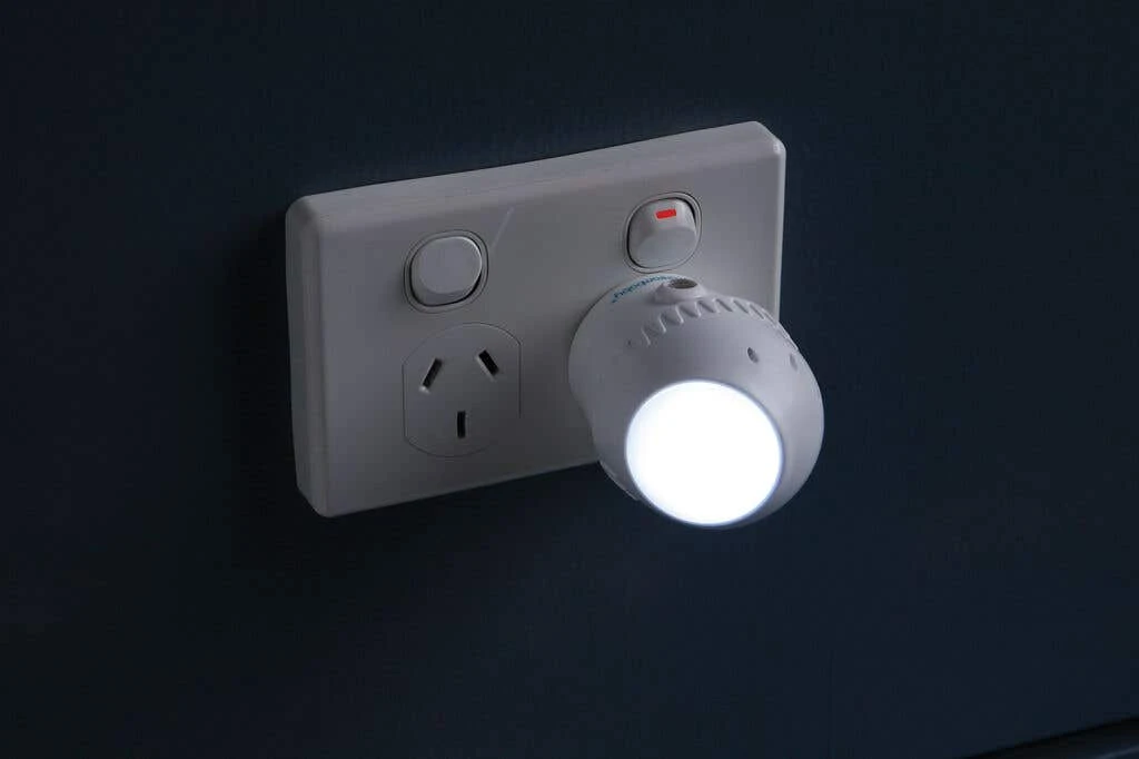 Dreambaby Swivel Auto-Sensor LED Night Light 5 Dreambaby Swivel Auto-Sensor LED Night Light - Image 3
