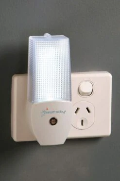 Dreambaby Auto-Sensor LED Night Light -Home Hardware 3227360 3 5