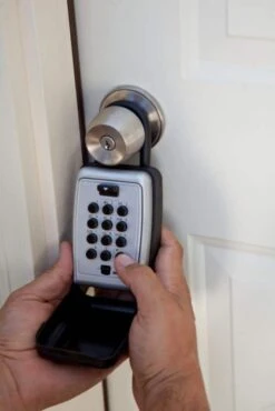 Master Lock Portable Push Button Key Safe -Home Hardware 5445069 3 7