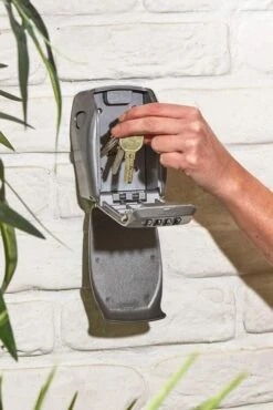 Master Lock Wall Mount Key Safe -Home Hardware 5562194 3 6