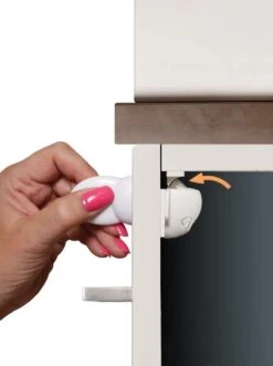 Dreambaby Adhesive Mag Locks 2 Locks 1 Key 8 Dreambaby Adhesive Mag Locks 2 Locks 1 Key -Home Hardware 5656285 3 6