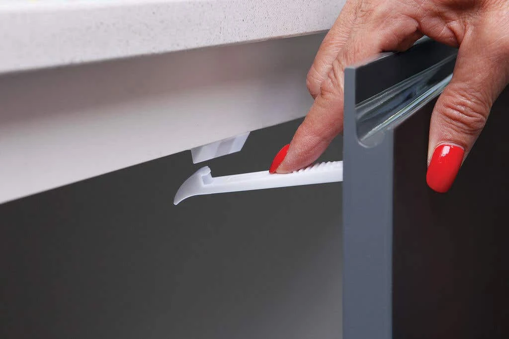 Dreambaby Long Adhesive Safety Catches - 4 Pack 4 Dreambaby Long Adhesive Safety Catches - 4 Pack - Image 2