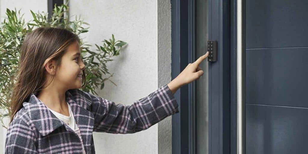 Yale Unity Digital Entrance Lock Sil + Smart Keypad 5 Yale Unity Digital Entrance Lock Sil + Smart Keypad - Image 3